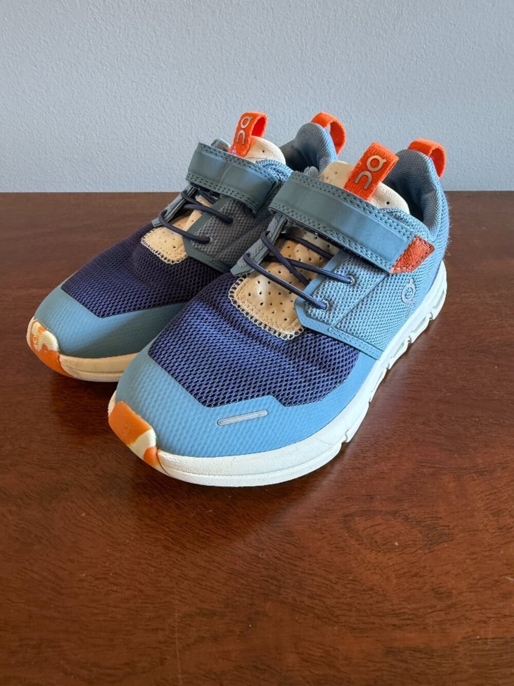 On Cloud Play Kids’ Active-Life Sneakers Dust/Dew Size 1.5